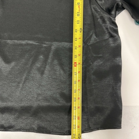 Vine & Love Women’s Satin Finish Long Flouncy Sleeved Blouse Size Small - Picture 10 of 10